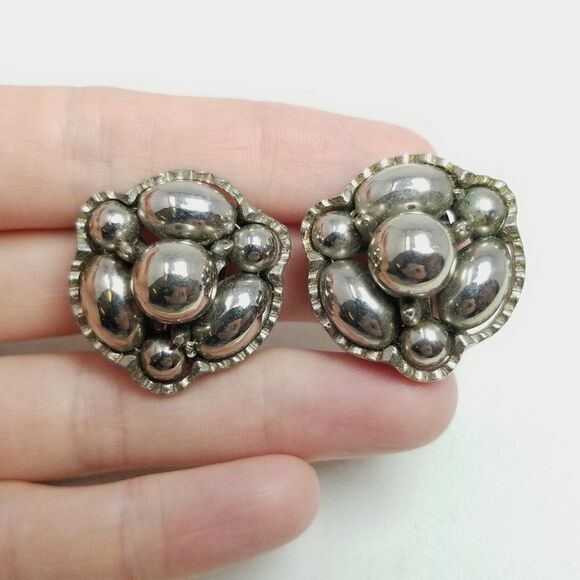 Vintage Silver Tone Beaded Cluster Clip On Earrings, Retro 70s Style, Estate - Picture 2 of 6